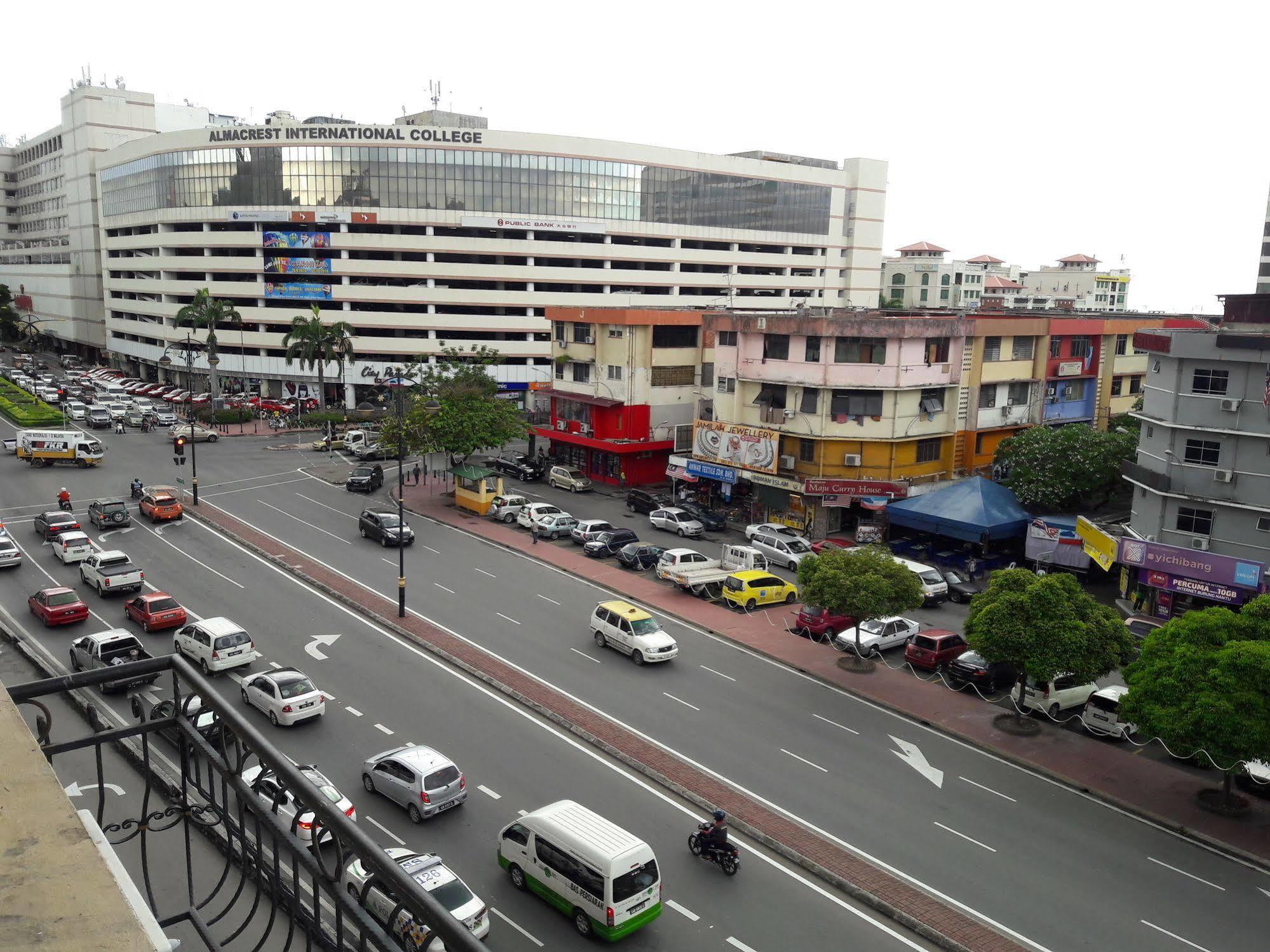 OYO 216 La Viva Hotel Kota Kinabalu Exterior foto